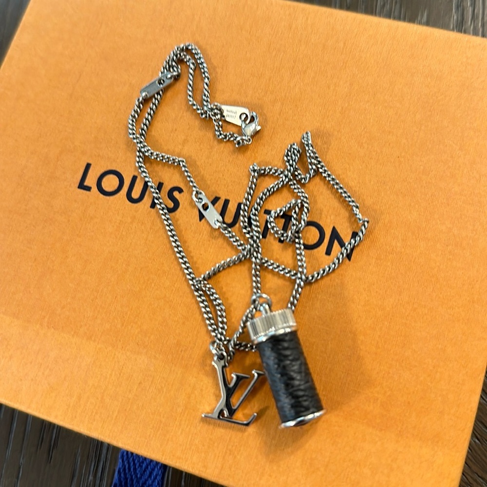 Men’s rate hard to find LV necklace